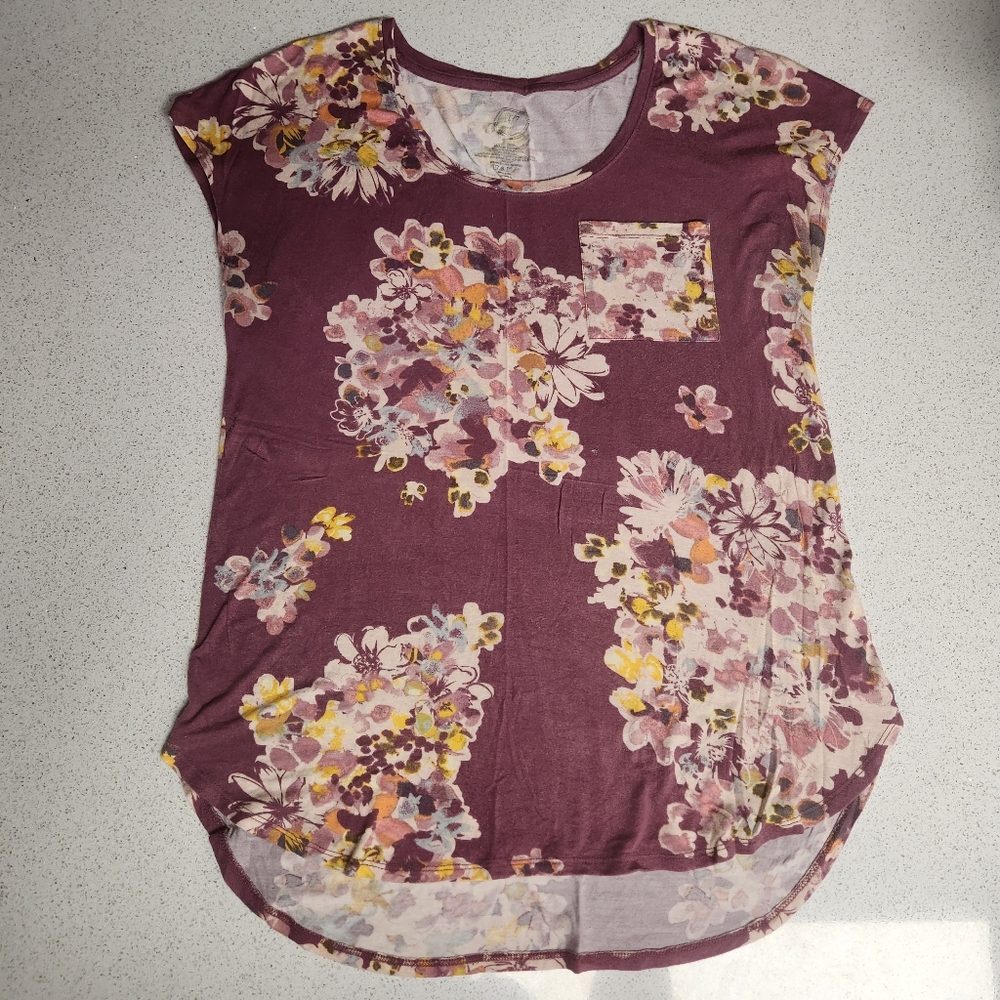 Maurices 24/7 Pink w/Floral Print Tshirt w/Pocket Size M.